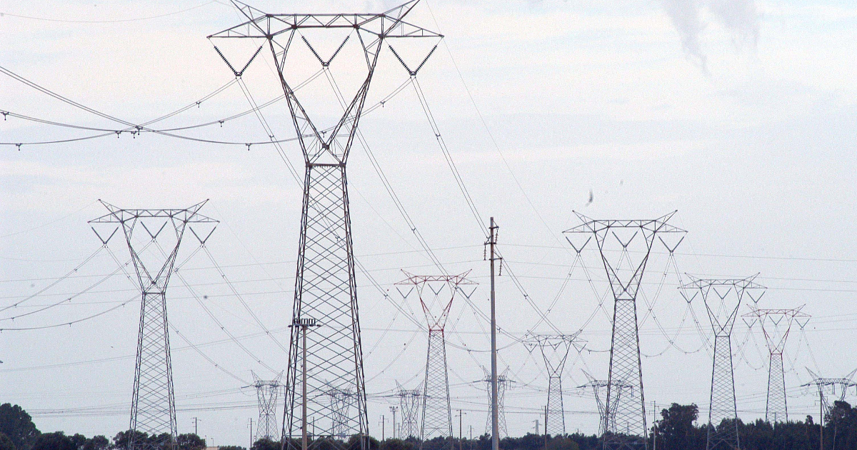 Bollette elettriche su dell’8% per i clienti vulnerabili. “Primi effetti del conflitto. Ma pagherà di più anche chi è sul mercato libero”