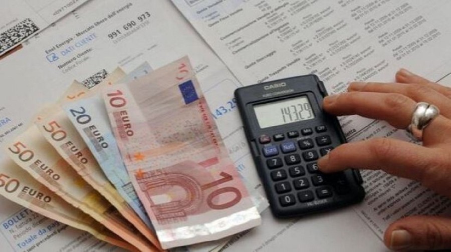 Bollette da urlo, l'allarme di Confartigianato: "In Piemonte sono 400mila le persone in difficolt?  a pagare"